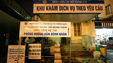Giữa mùa dịch, ”cò” bệnh viện thỏa sức tung hoành