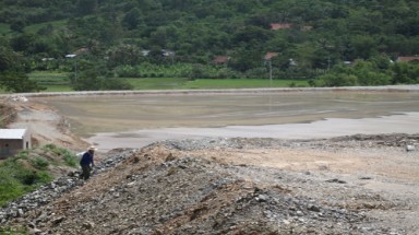 Phú Yên: Dân sống dưới… hai “túi” bùn !