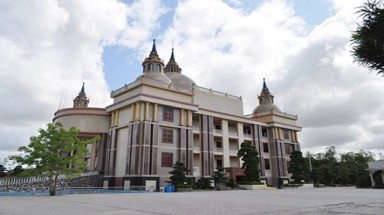  Ông Trầm Bê có hai con tê giác?