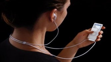 Bật nhạc quá to có thể gây điếc?