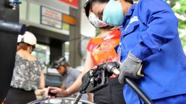 Quản lý giá xăng dầu gây nhiều bất bình