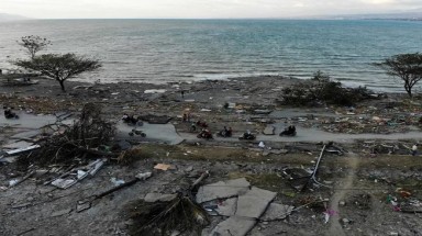 4 ngày sau thảm họa kép, Indonesia lại hứng thêm động đất