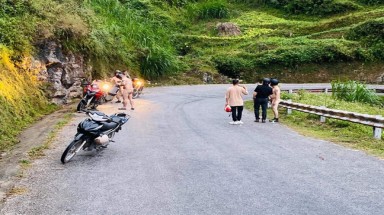 Khỏa thân giữa di sản: Thôi, đừng dị hợm nữa!