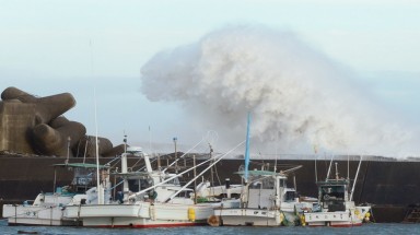   Bão Jelawat tràn qua Nhật, 145 người bị thương