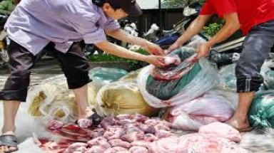 Bức xúc thực phẩm bẩn