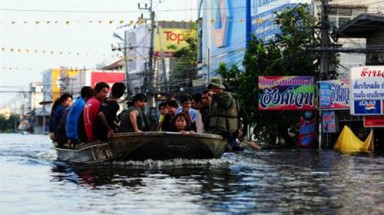 Bangkok: 13 quận bị lũ uy hiếp