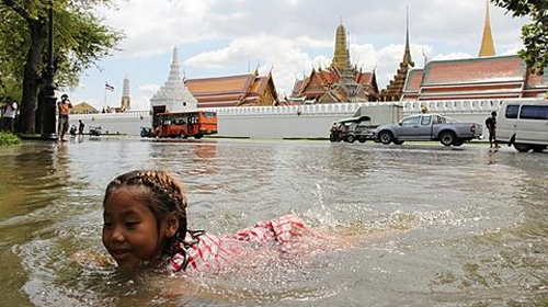   Đê bao phía tây sông Chao Phraya-Thái Lan sắp vỡ