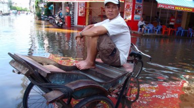 Người dân ĐBSCL “méo mặt” vì lũ bủa vây