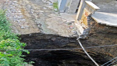 Quảng Ninh: Hố “tử thần” xuất hiện, dân sơ tán khẩn cấp