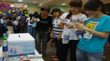 Sinh viên Kinh tế phát động quyên góp vì học sinh Trường Sa