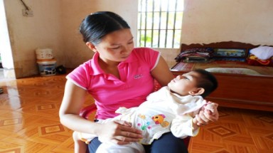 Đớn đau vì con thơ nằm một chỗ