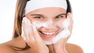 Những thói quen làm... ô nhiễm da
