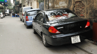 Kiến nghị xử lý xe đậu trái phép bằng cách tháo biển số