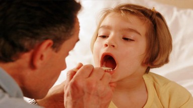 Dấu hiệu nhận biết trẻ bị viêm amiđan