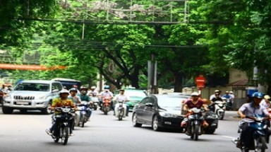 Khu vực Bắc Bộ hửng nắng, Nam Bộ có mưa dông