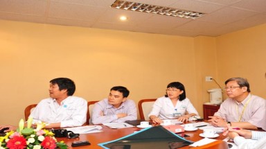 Các chuyên gia truy tìm bệnh biến “cô gái thành bà già”