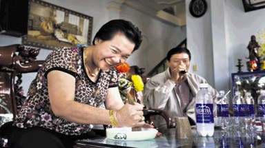 Bức ảnh "chấn động" quốc tế về sừng tê giác ở Việt Nam