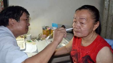  Cô gái biến thành bà lão có thể trẻ lại !