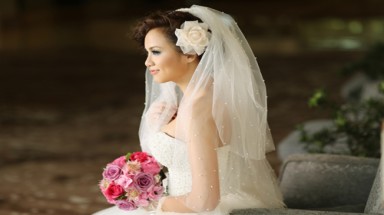 Hoa hậu Diễm Hương tràn đầy sức sống trong hình ảnh cô dâu