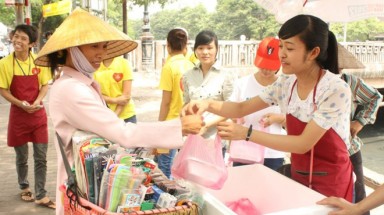 Cơm 5.000 đồng cho người nghèo Hà Nội