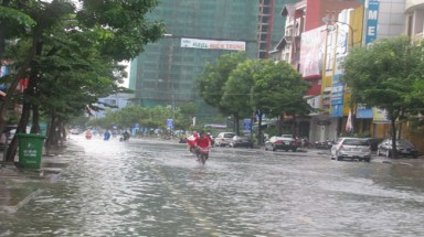 Đà Nẵng: Mưa cả ngày, phố biến thành sông