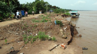   Đồng Tháp: lũ nhỏ nhưng sạt lở khắp nơi