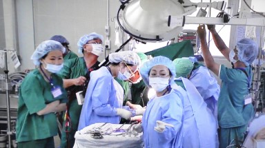 Chuyện người con hiến gan cứu mẹ