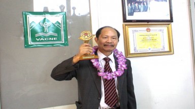 PGS.TS Nguyễn Đình Hòe được vinh danh Trí thức KH&CN tiêu biểu toàn quốc năm 2017