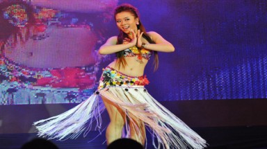 "Múa bụng" gợi cảm tại chung kết Facelook 2011