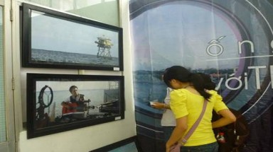 Triển lãm ảnh “Ống kính Trường Sa ”
