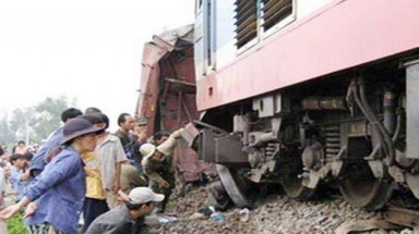 Tàu SE6 từ TP Hồ Chí Minh ra Hà Nội bị trật khỏi đường ray