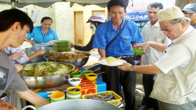 Quán cơm miễn phí cho người nghèo