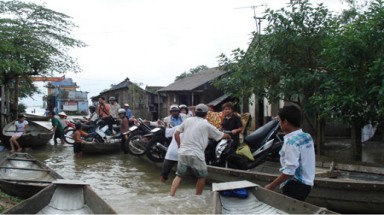 Mưa lũ miền Trung: 12 người chết và mất tích
