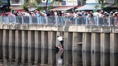  Giận bạn, gieo mình xuống kênh Nhiêu Lộc