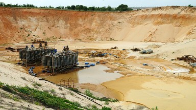 Hiểm họa "phóng xạ" từ khai thác titan