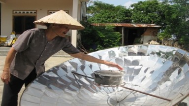Hoang phí "làng năng lượng"...  mặt trời