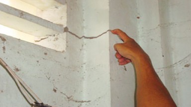 Nhà lún nứt vì dự án