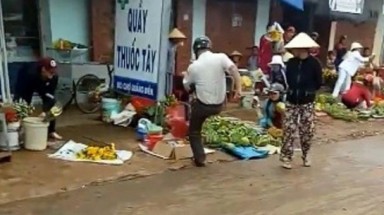Những cú đá vào miếng ăn của dân