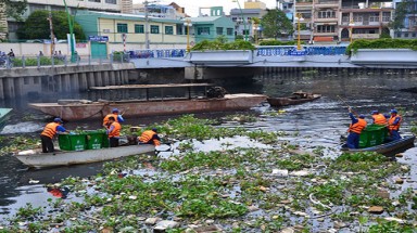 Rác đầy kênh Nhiêu Lộc - Thị Nghè