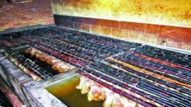  Thịt xông khói  từ thịt lợn chết và thuốc trừ sâu 