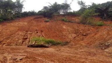  Bão số 7 gây sạt lở nhiều tuyến đường ở tỉnh Kon Tum