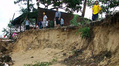  Thấp thỏm "canh" sóng dữ