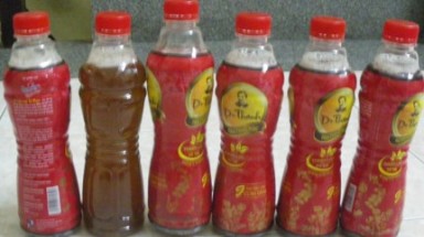 Phát hiện nhiều chai trà nhãn hiệu Dr.Thanh “bẩn”