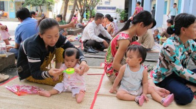   Mẹ tắt sữa, bác sĩ mắt thâm quầng