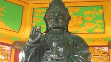 Pho tượng ngọc nặng hơn... 11 tấn