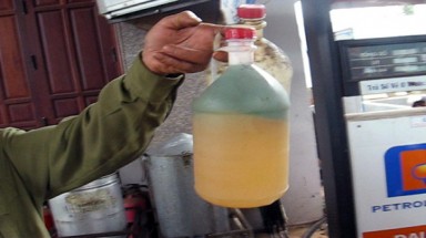 Doanh nghiệp bán xăng pha nước bị ngừng hoạt động