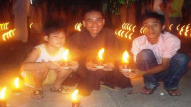 Những nụ cười 'hiếm thấy' của nhà sư nhất bộ nhất bái