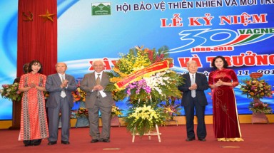 Phó Thủ tướng chính phủ gửi lẵng hoa chúc mừng Đại hội lần thứ VII Hội Bảo vệ Thiên nhiên và Môi trường Việt Nam