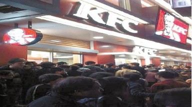  Đột tử khi đang ăn đồ tại KFC