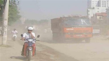 Phun nước hạn chế bụi mù trời